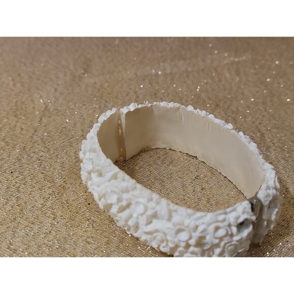 Vintage Faux Ivory Floral Celluloid Hinged Cuff Bracelet & Clip On Earrings - Picture 16 of 16